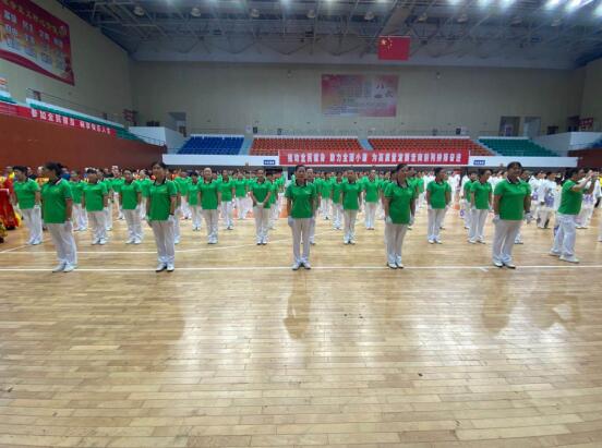 濱海縣廣場(chǎng)舞推廣中心參加8月8日全民健身日活動(dòng)