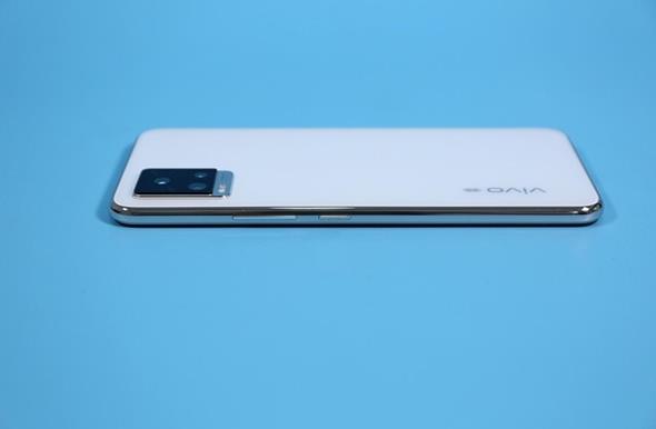 前置4400萬像素雙攝！vivo S9線下海報曝光：或首發(fā)6nm天璣1100