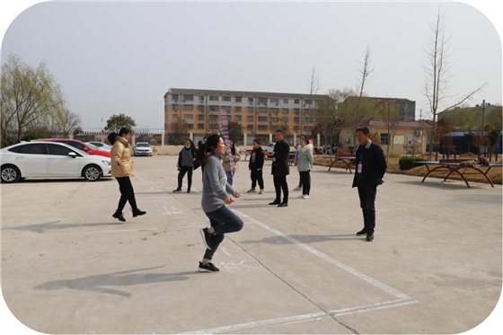 濱?？h五汛鎮(zhèn)中心小學(xué)舉行慶祝第111個(gè)國(guó)際三八婦女節(jié)活動(dòng)