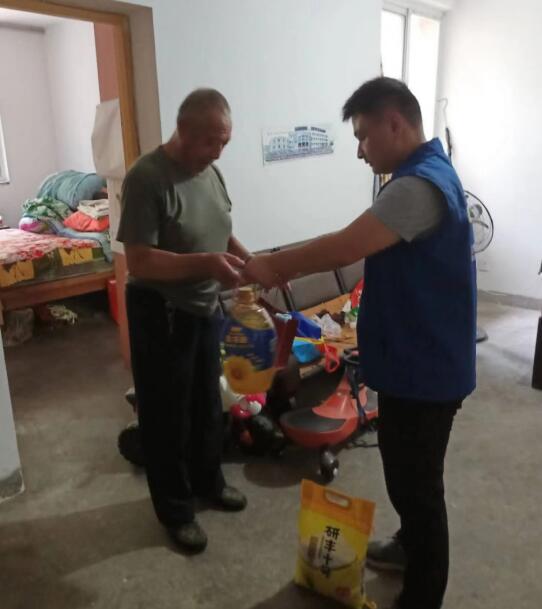 盛江社區(qū)：立足崗位做奉獻 “黨建+政務(wù)”當(dāng)先鋒