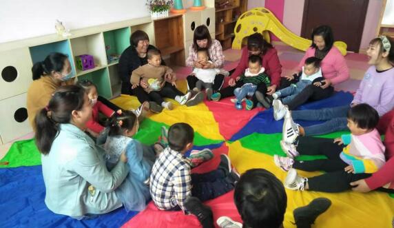 科學(xué)育兒萌娃體驗 孟墓花開快樂成長