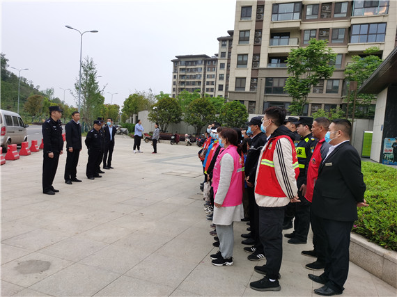 攝山村：學(xué)黨史、辦實(shí)事 小區(qū)反電詐宣傳不停歇