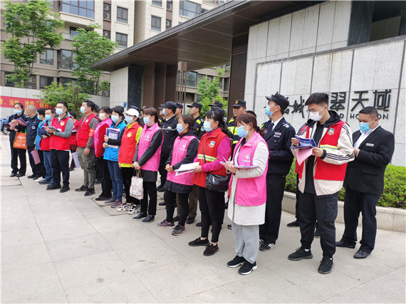 攝山村：學(xué)黨史、辦實(shí)事 小區(qū)反電詐宣傳不停歇