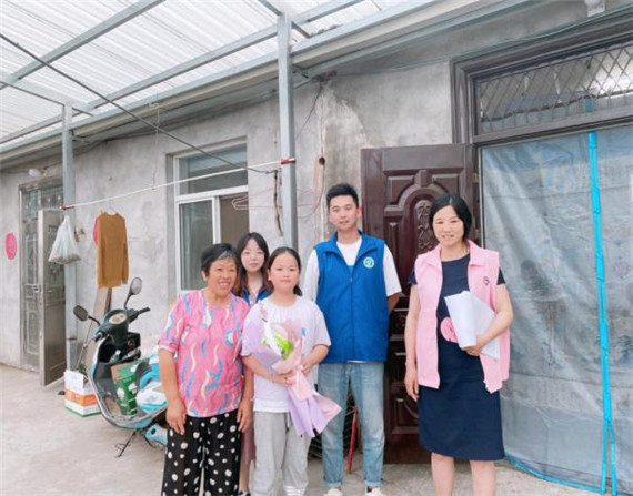 尚橋社區(qū):“暖心行動(dòng)”家訪小學(xué)生“三全教育”導(dǎo)航成長(zhǎng)路