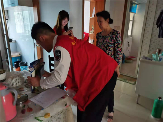 堯安新村社區(qū)開(kāi)展夏季入戶(hù)安全檢查工作