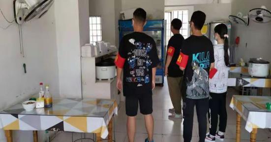 青龍社區(qū)：志愿巡查有保障 “草帽小分隊(duì)”在行動(dòng)