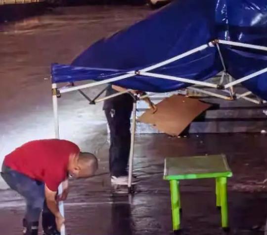 【英雄就在身邊】沒(méi)事沒(méi)事，我還能再走兩步！