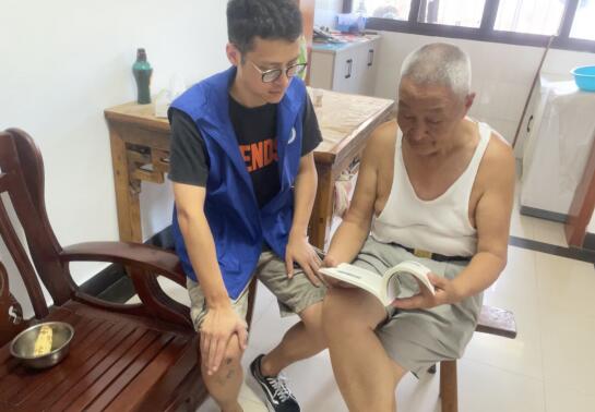 牛首社區(qū):上門送學暖人心 黨史學習不掉隊