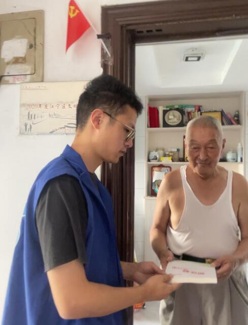 牛首社區(qū):上門送學暖人心 黨史學習不掉隊