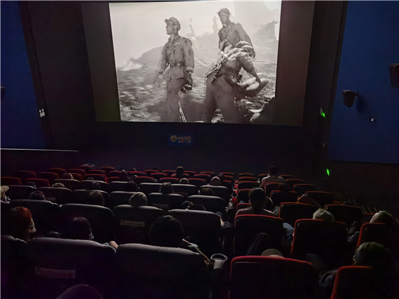 重溫經(jīng)典守初心 紅梅社區(qū)開展“四史”教育電影課觀影活動(dòng)