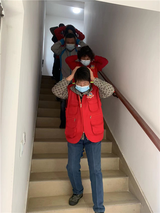 向上社區(qū)開展防災(zāi)減災(zāi)消防疏散演練活動(dòng)