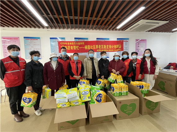 棲霞社區(qū):關(guān)愛困難老人 溫暖送進(jìn)家門