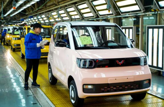 下線即查驗(yàn) 全國(guó)首個(gè)私家車新車免查驗(yàn)點(diǎn)落戶上汽通用五菱