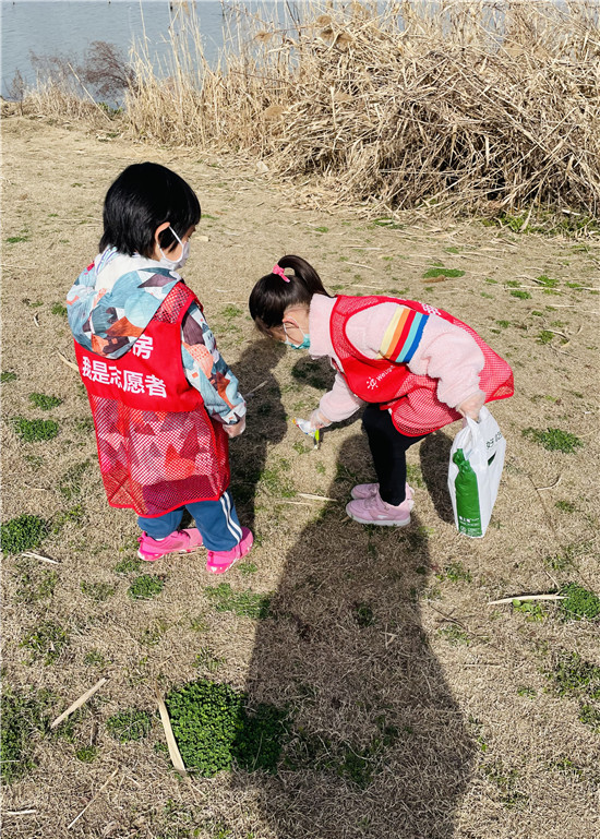 殷巷社區(qū)：傳承雷鋒精神 爭(zhēng)當(dāng)環(huán)保衛(wèi)士