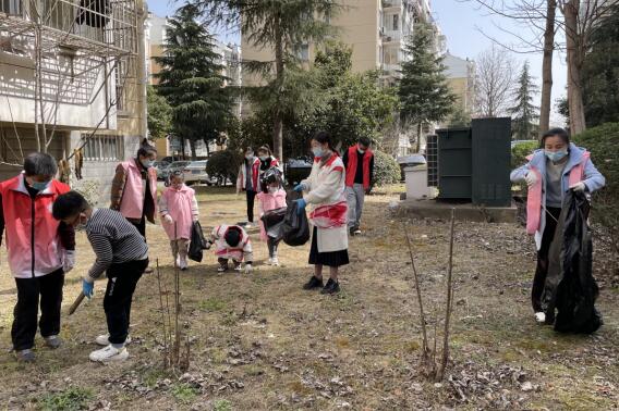 新銅社區(qū)：暖春三月學雷鋒 便民服務(wù)進社區(qū)