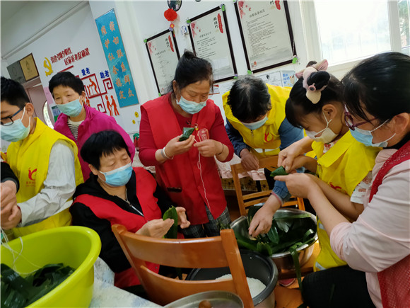 翠林山莊社區(qū):粽香飄端午 佳節(jié)情意濃