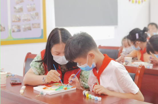 民主村:七彩夏令營 兒童創(chuàng)意畫