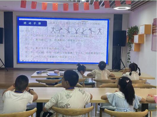 七彩的夏日|橋頭社區(qū):關(guān)愛未成年人 點(diǎn)亮科技未來(lái)