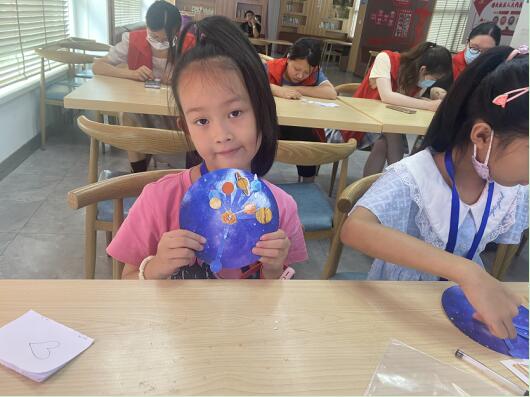 七彩的夏日|橋頭社區(qū):關(guān)愛未成年人 點(diǎn)亮科技未來(lái)