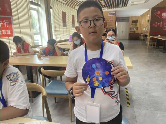 七彩的夏日|橋頭社區(qū):關(guān)愛未成年人 點(diǎn)亮科技未來(lái)