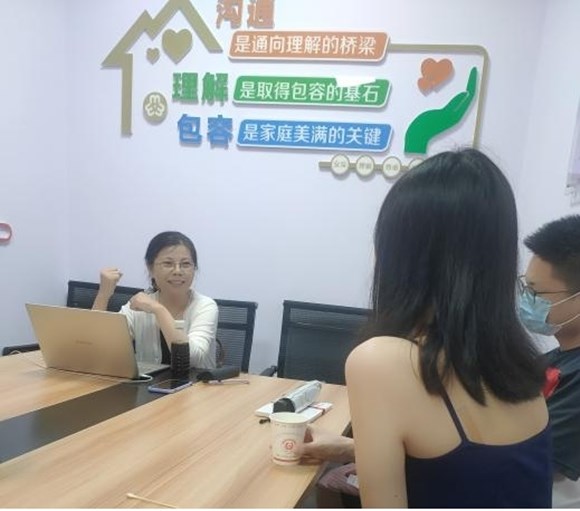 江寧區(qū)民政局:浪漫牽手 共度七夕