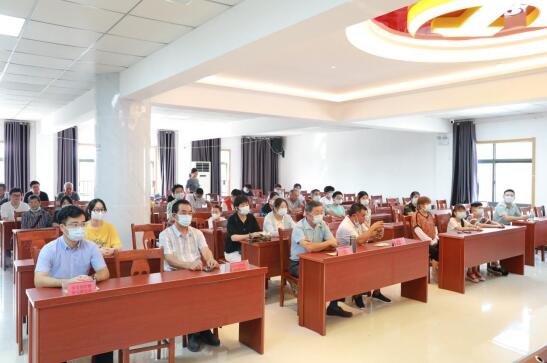 尚橋社區(qū)開(kāi)展第三屆優(yōu)秀學(xué)生教育金獎(jiǎng)勵(lì)大會(huì)