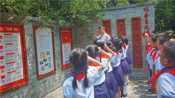 紅色教育慶“六一” “德法”同行進樟園