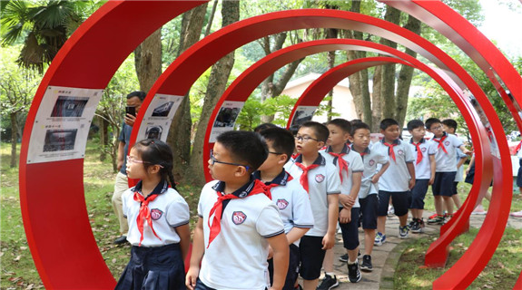 紅色教育慶“六一” “德法”同行進樟園