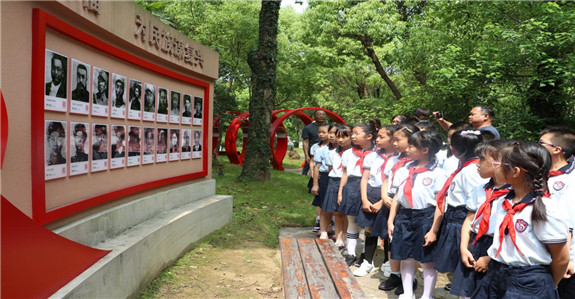紅色教育慶“六一” “德法”同行進樟園