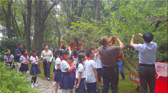 紅色教育慶“六一” “德法”同行進樟園